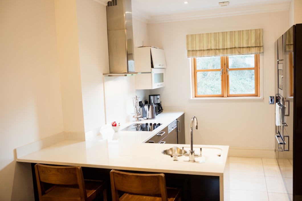 Empty kitchen in an Atlanta home ready for a remodel